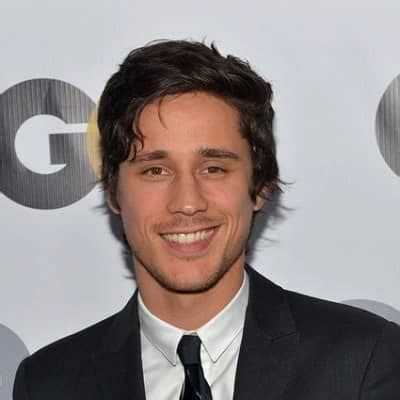 peter gadiot net worth.